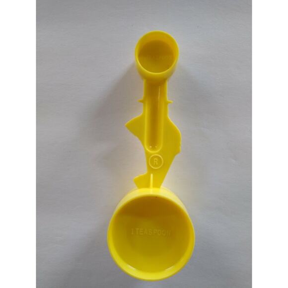 Mr Peanut Yellow Measuring Spoon Scoop 1950's Planters Peanuts Kitchenware - Picture 3 of 5